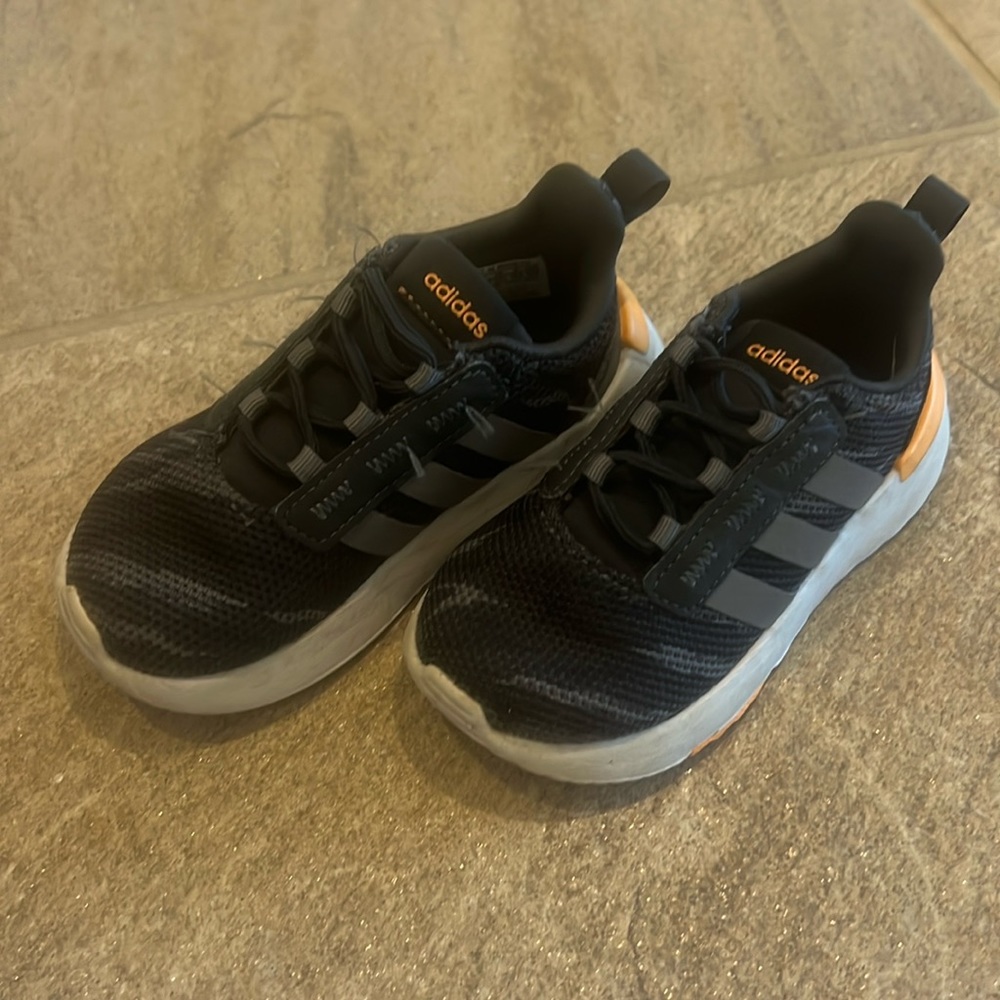 Adidas boys tennis shoes toddler size 7